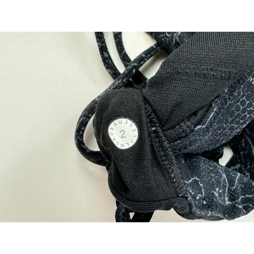 Lululemon High Neck Sport Bra Women 2 EUC Lined Strappy Stretch Yoga Gym‎ Run